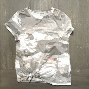 Abercrombie kids camo shirt 13/14 tied up short sleeved tee